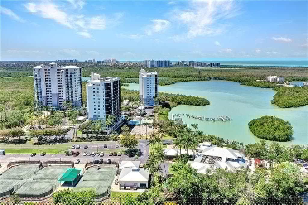 430 Cove Tower Dr 403, Naples, FL 34110-24