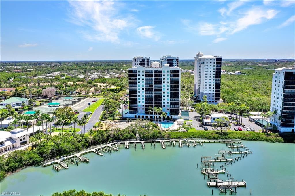 430 Cove Tower Dr 403, Naples, FL 34110-25