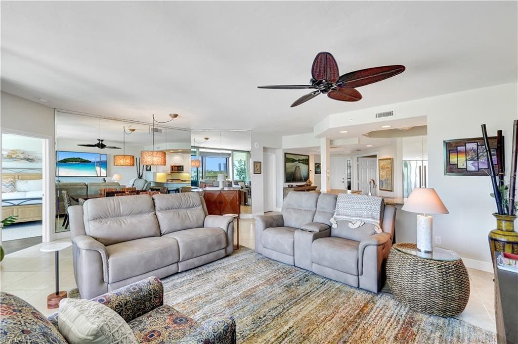 430 Cove Tower Dr 403, Naples, FL 34110-5