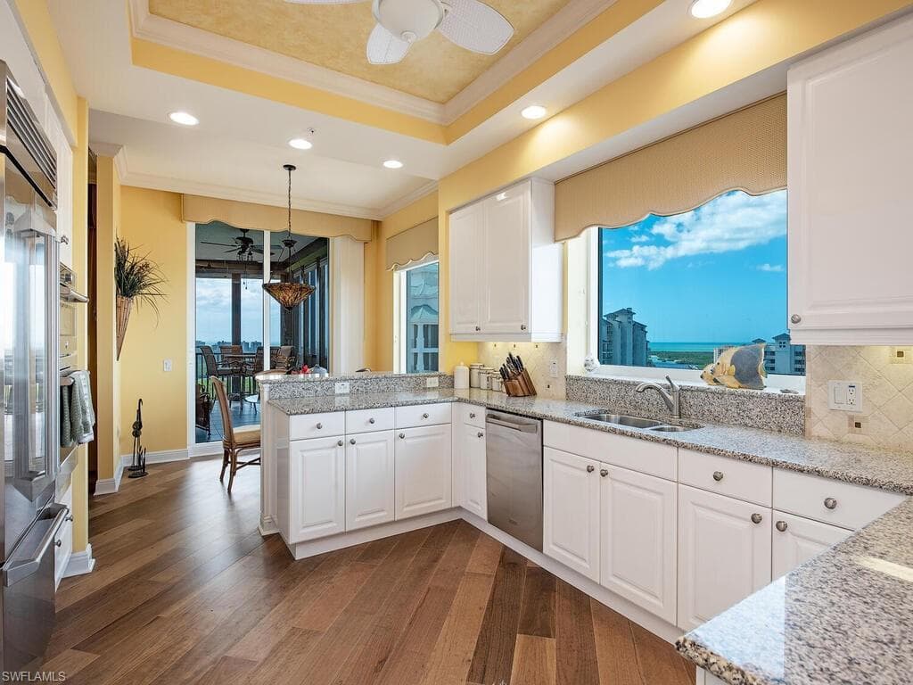 455 Cove Tower Dr 1704, Naples, FL 34110-9
