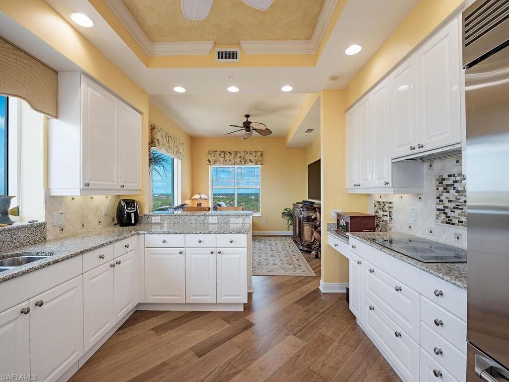 455 Cove Tower Dr 1704, Naples, FL 34110-11