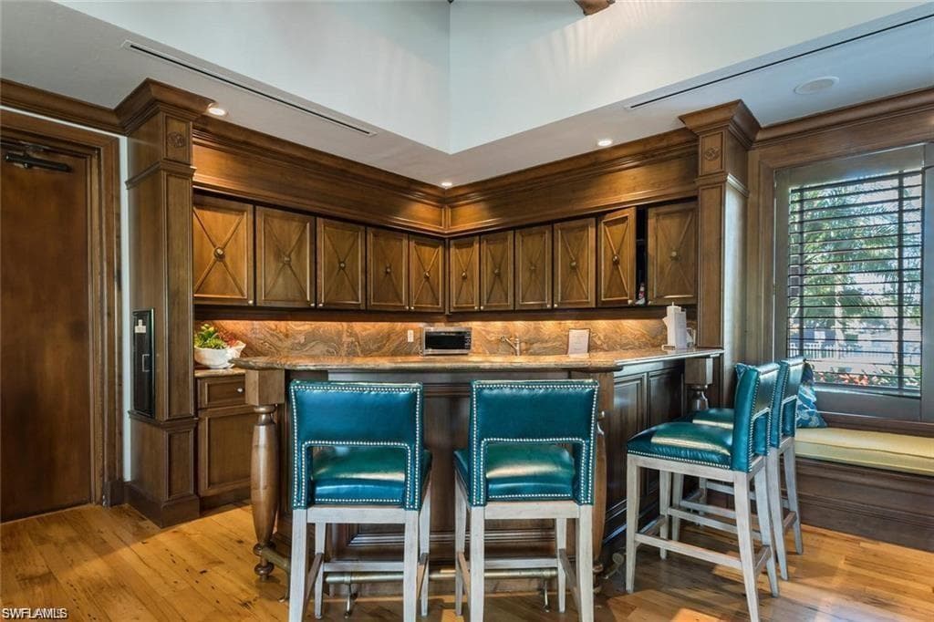 455 Cove Tower Dr 1704, Naples, FL 34110-27