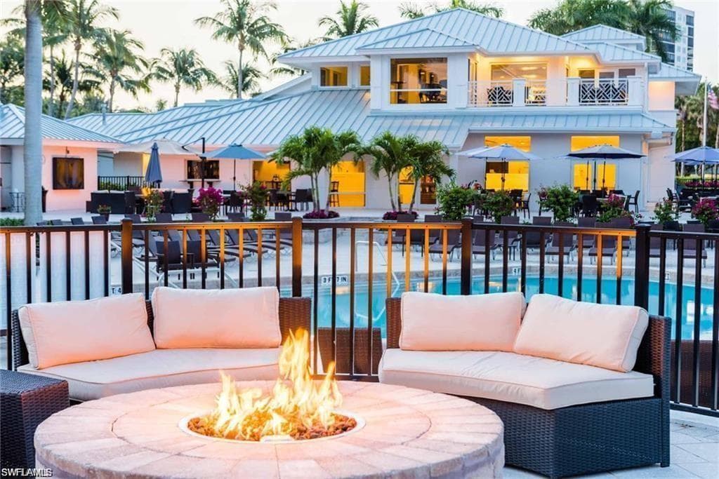 455 Cove Tower Dr 1704, Naples, FL 34110-33