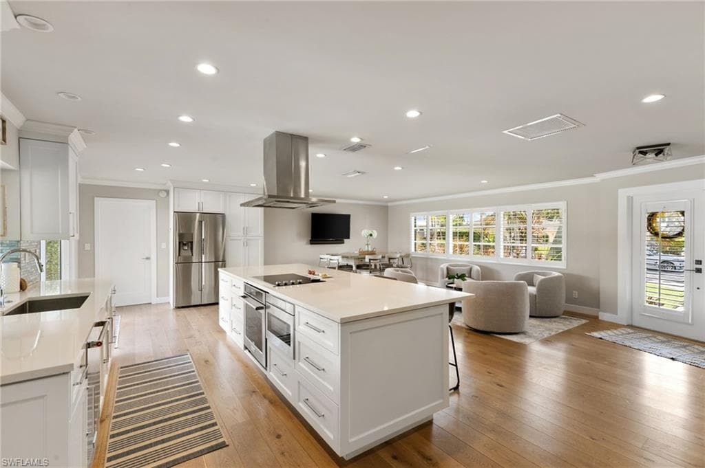 2140 Shad Ct, Naples, FL 34102-23