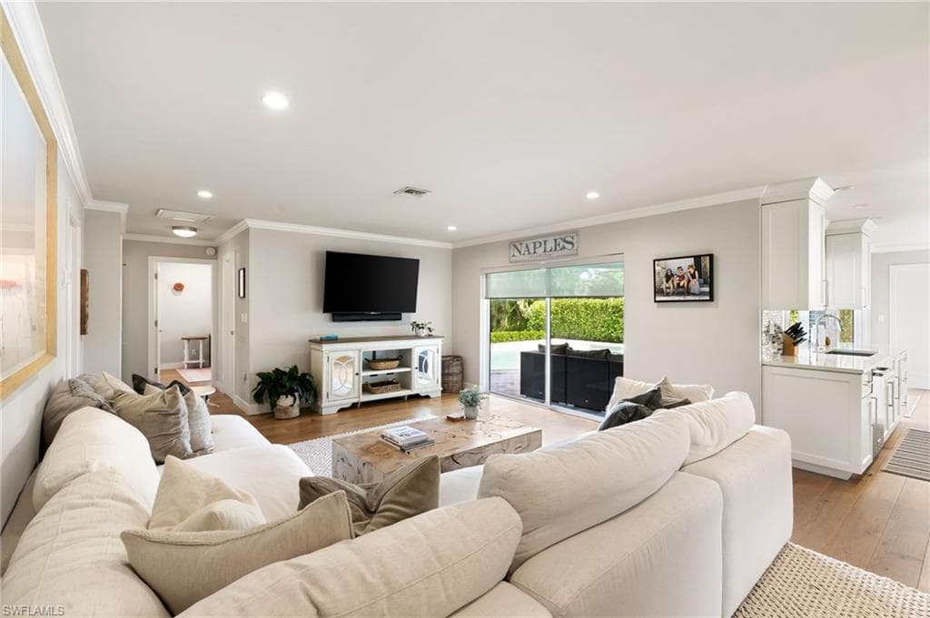 2140 Shad Ct, Naples, FL 34102-33