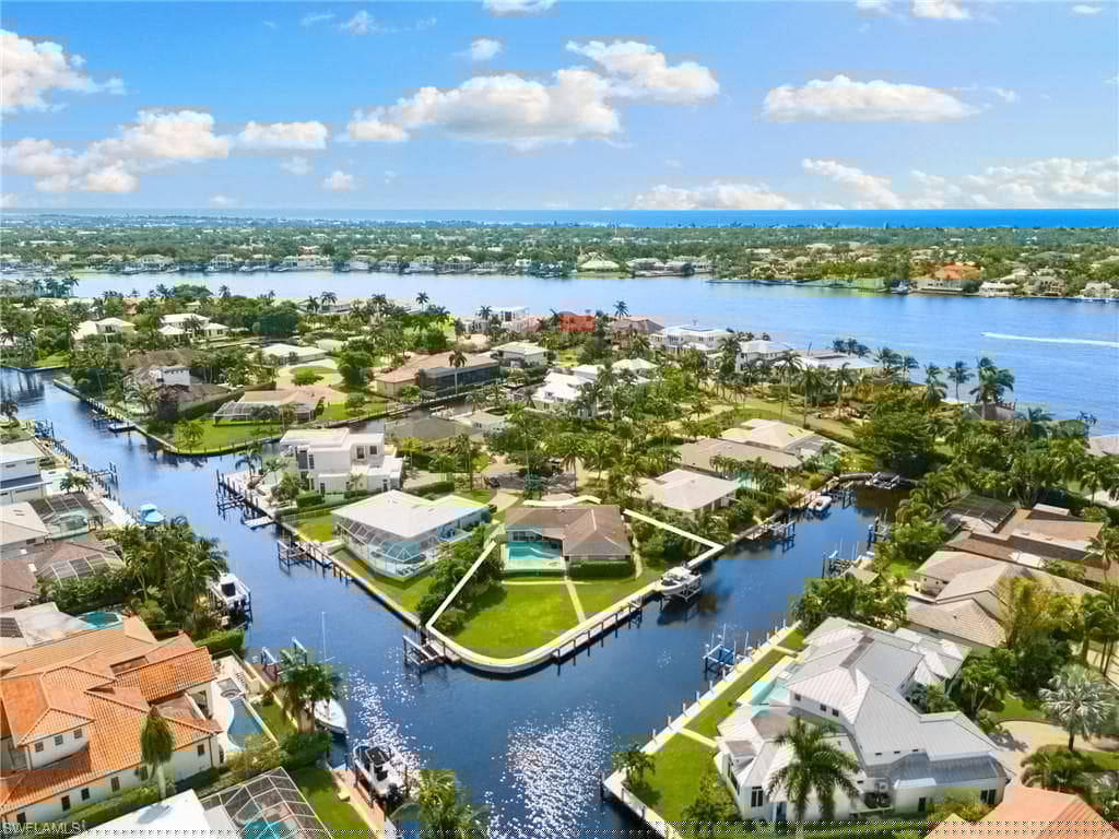 2140 Shad Ct, Naples, FL 34102-3