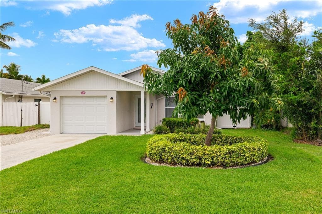 629 95th Ave N, Naples, FL 34108-24