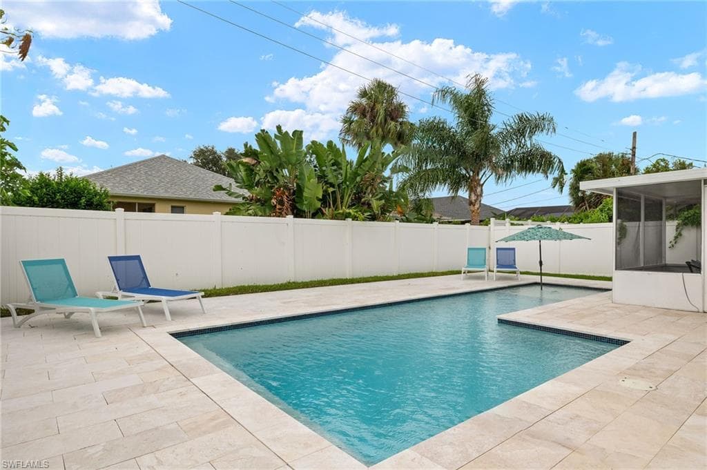 629 95th Ave N, Naples, FL 34108-2