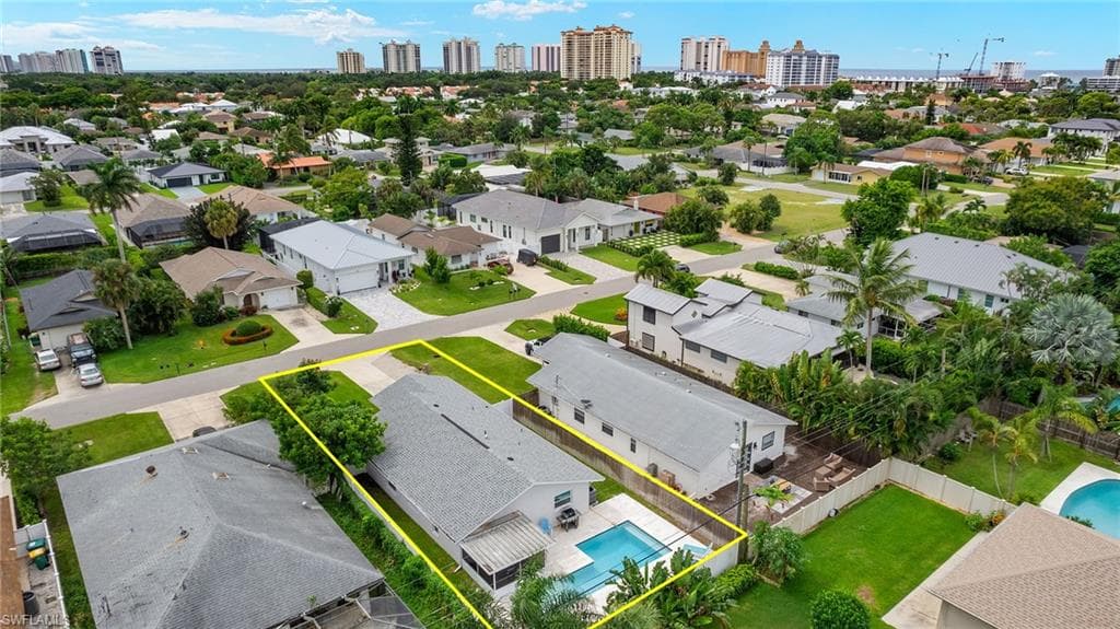 629 95th Ave N, Naples, FL 34108-3
