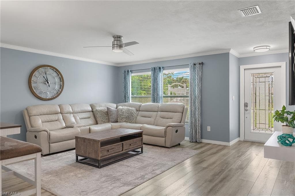 629 95th Ave N, Naples, FL 34108-6