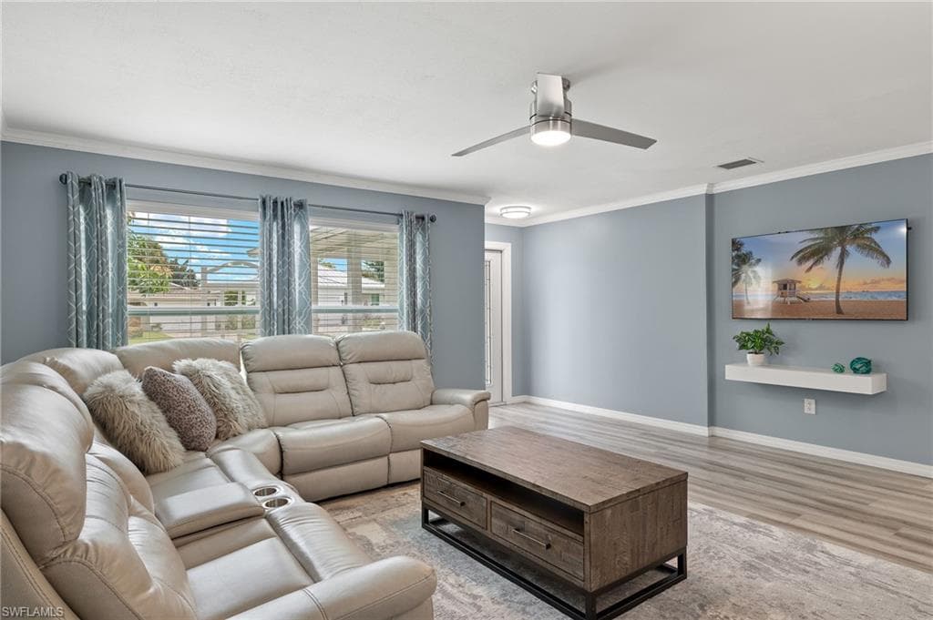629 95th Ave N, Naples, FL 34108-7