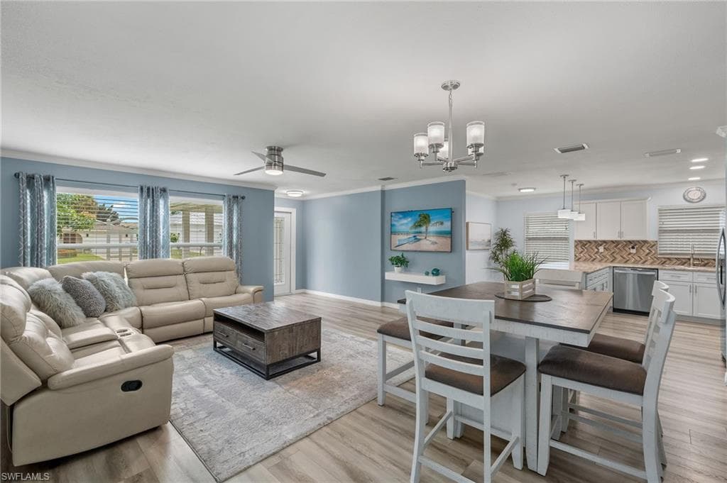 629 95th Ave N, Naples, FL 34108-8