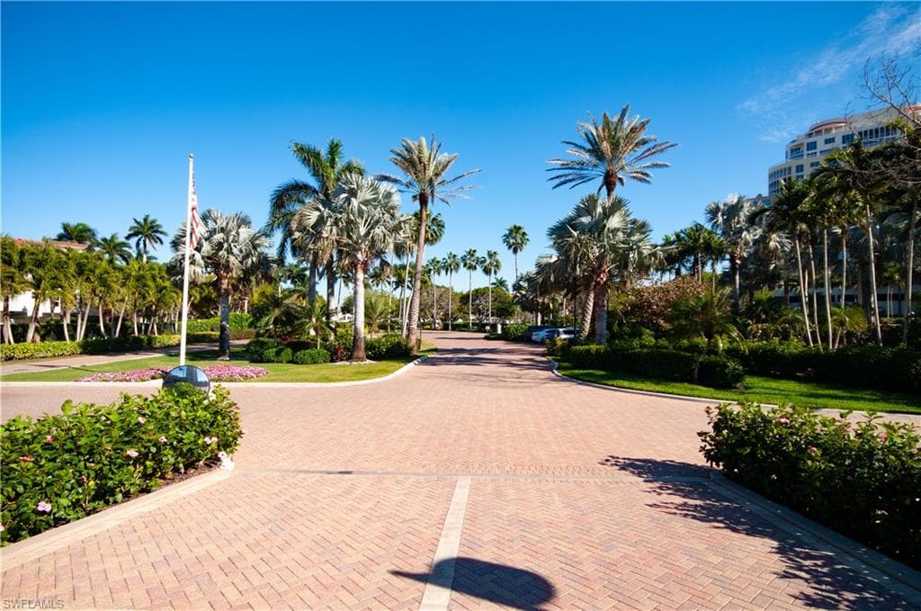 4651 Gulf Shore Blvd N 1202, Naples, FL 34103-35