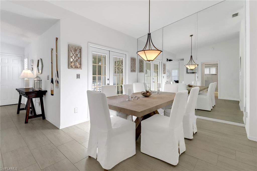 7074 Barrington Cir 202, Naples, FL 34108-8