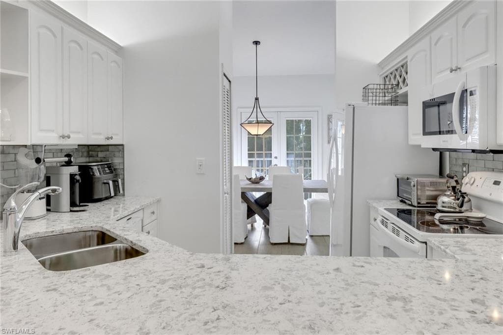 7074 Barrington Cir 202, Naples, FL 34108-10