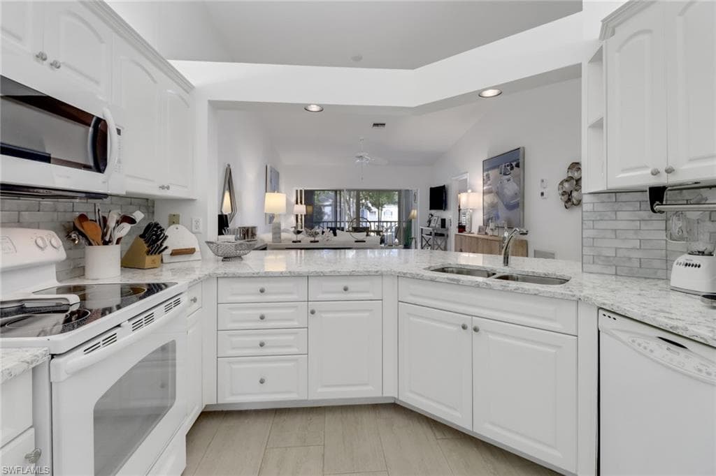 7074 Barrington Cir 202, Naples, FL 34108-11