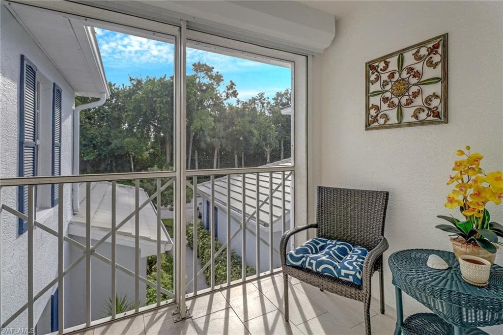 7074 Barrington Cir 202, Naples, FL 34108-16