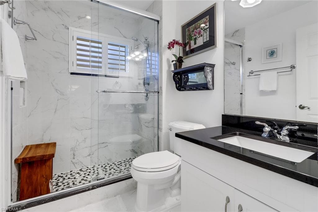 7074 Barrington Cir 202, Naples, FL 34108-23