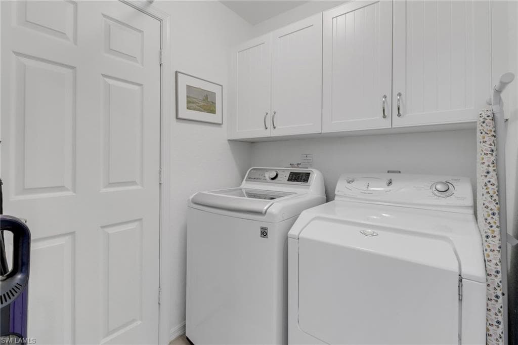7074 Barrington Cir 202, Naples, FL 34108-24