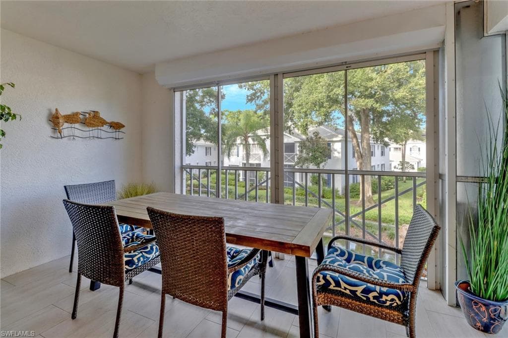 7074 Barrington Cir 202, Naples, FL 34108-25