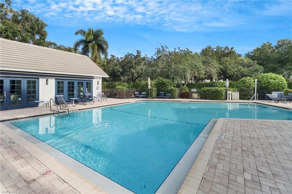 7074 Barrington Cir 202, Naples, FL 34108-28