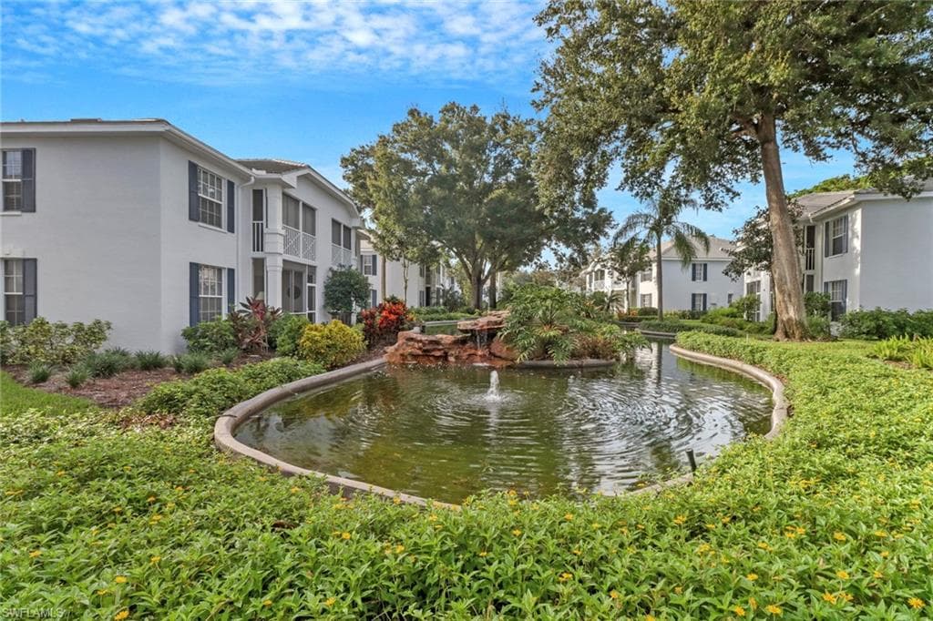 7074 Barrington Cir 202, Naples, FL 34108-29