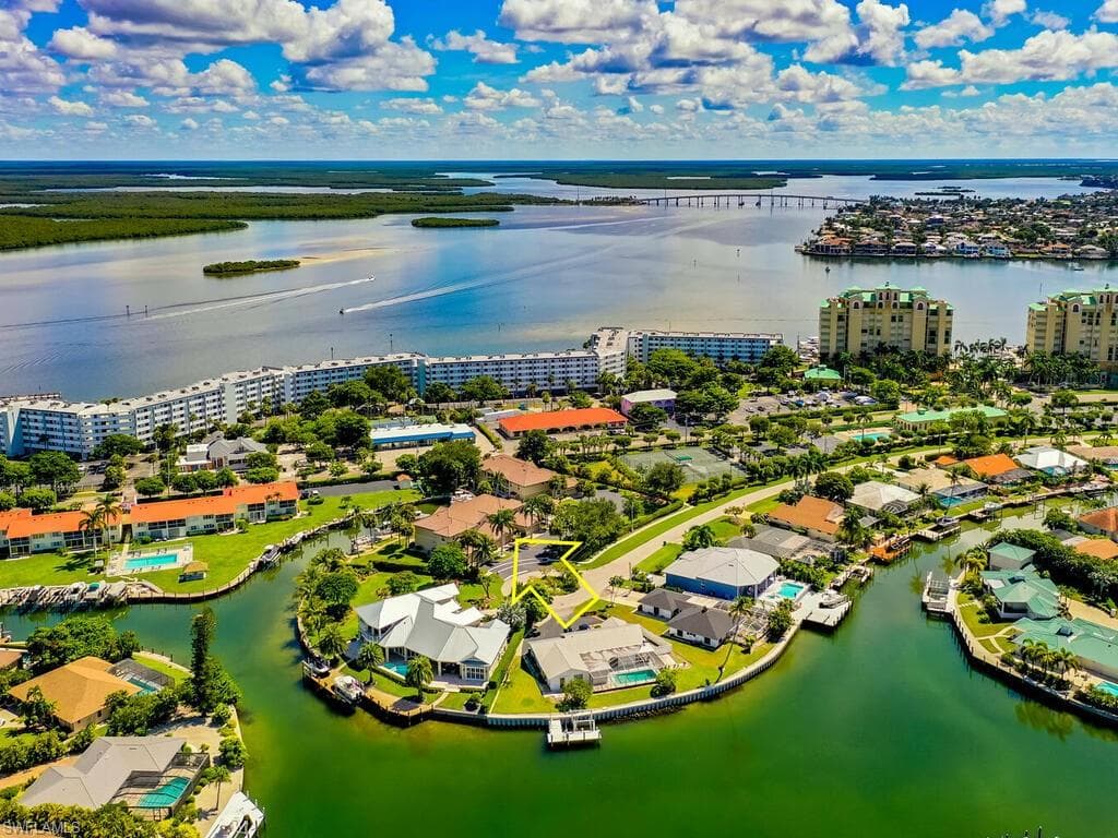 1105 Gayer Way A-202, Marco Island, FL 34145-43