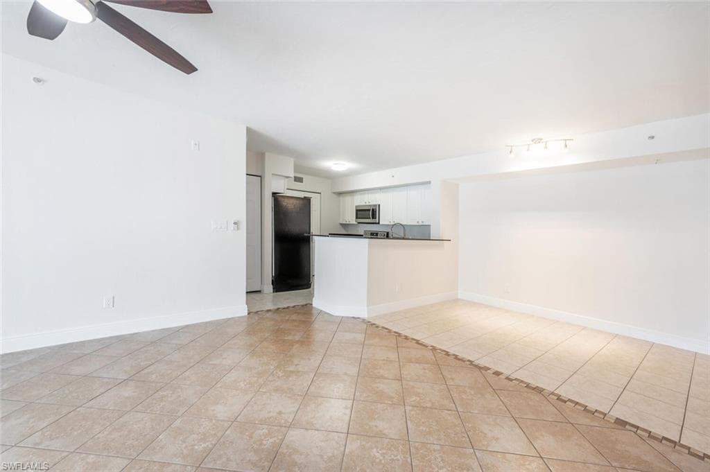 8225 Ibis Club Dr 211, Naples, FL 34104-10