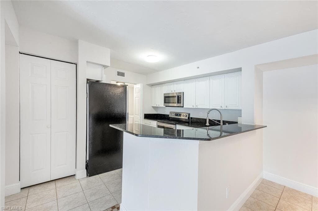 8225 Ibis Club Dr 211, Naples, FL 34104-11