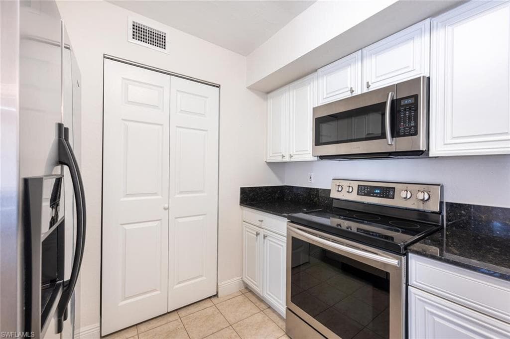 8225 Ibis Club Dr 211, Naples, FL 34104-15