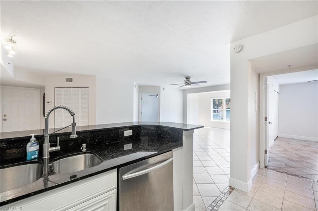8225 Ibis Club Dr 211, Naples, FL 34104-17