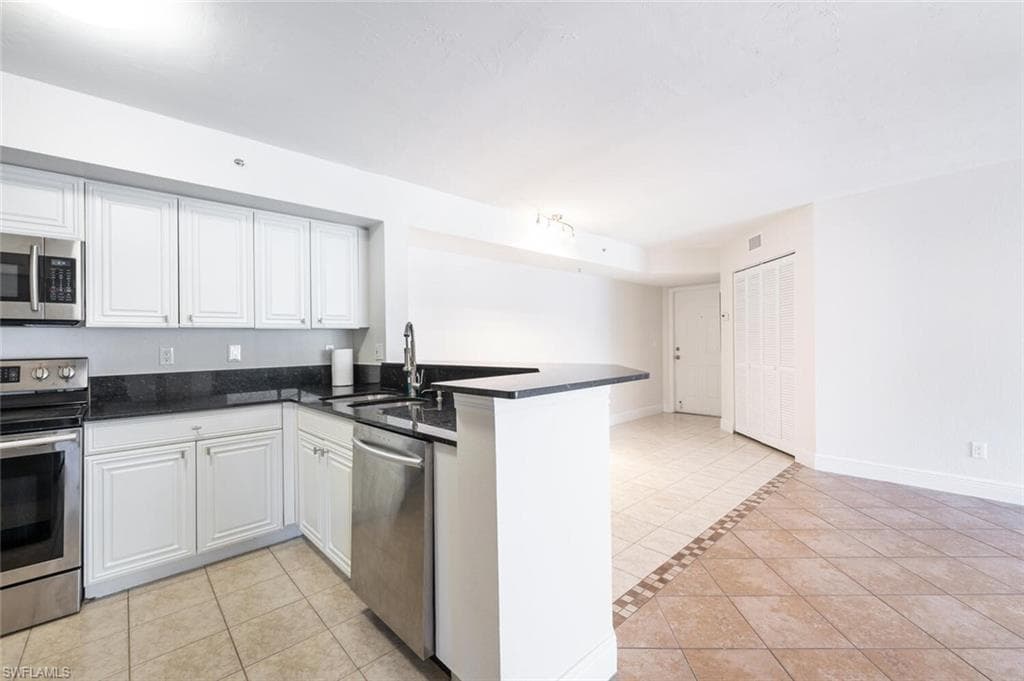 8225 Ibis Club Dr 211, Naples, FL 34104-18