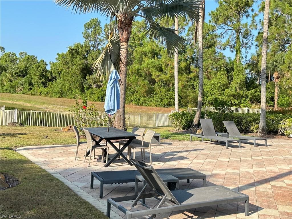 8225 Ibis Club Dr 211, Naples, FL 34104-33