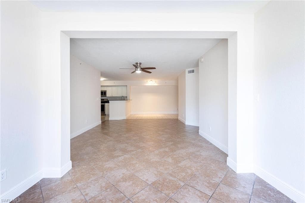 8225 Ibis Club Dr 211, Naples, FL 34104-7