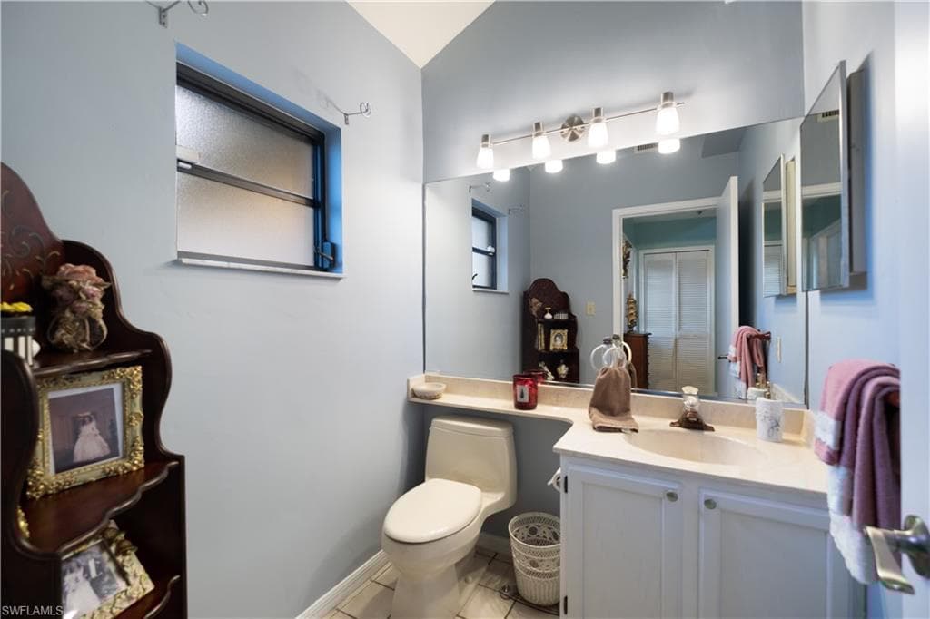 1250 Jardin Dr, Naples, FL 34104-11