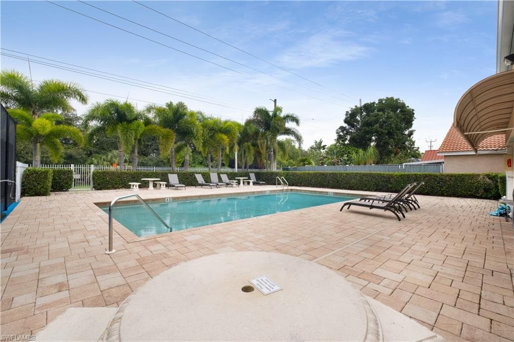 1250 Jardin Dr, Naples, FL 34104-21