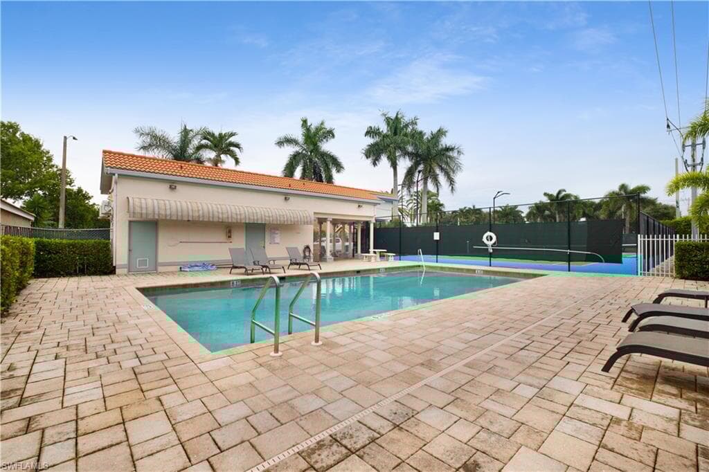 1250 Jardin Dr, Naples, FL 34104-22
