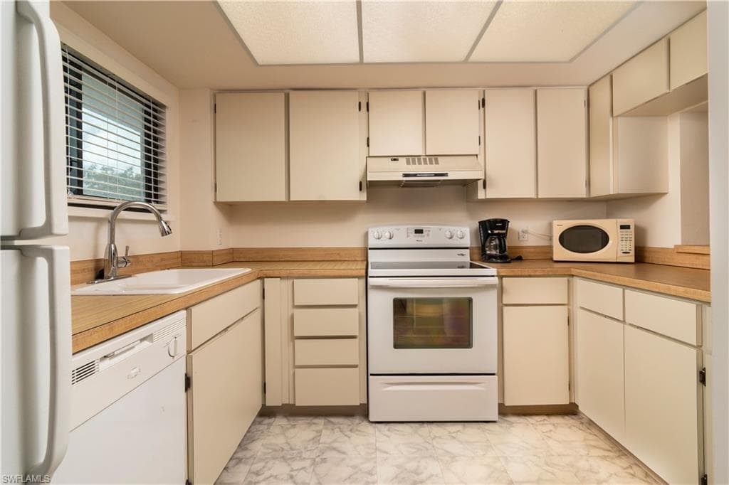 226 3rd St 212, Bonita Springs, FL 34134-7