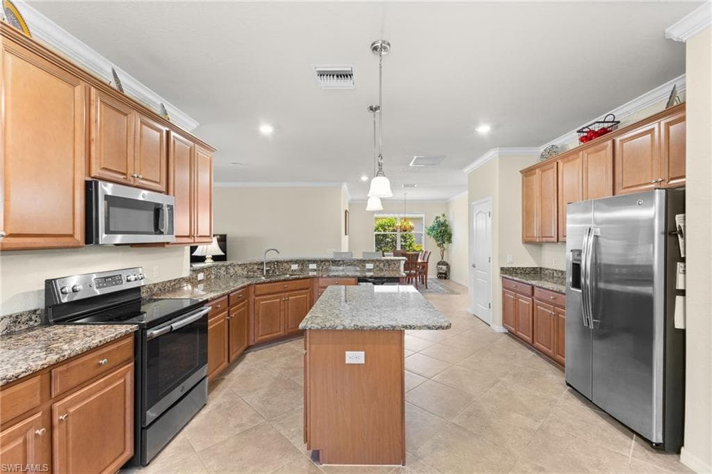 2255 Vermont Ln, Naples, FL 34120-26
