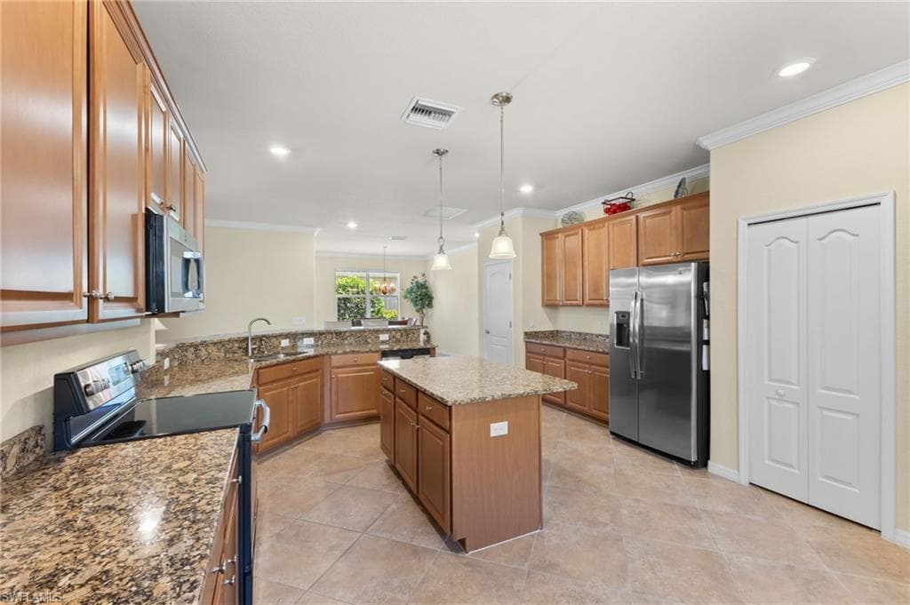 2255 Vermont Ln, Naples, FL 34120-27