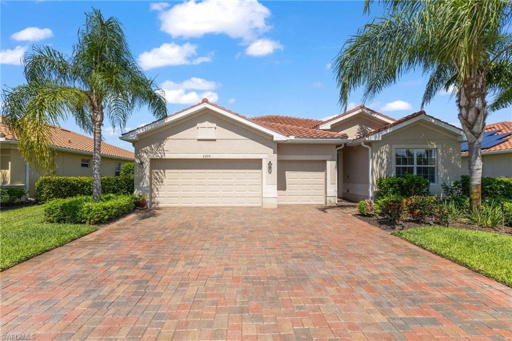 2255 Vermont Ln, Naples, FL 34120-37