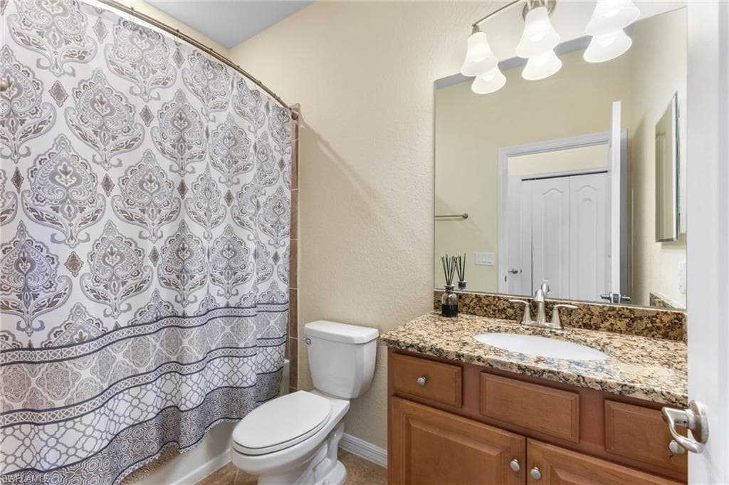 2255 Vermont Ln, Naples, FL 34120-4