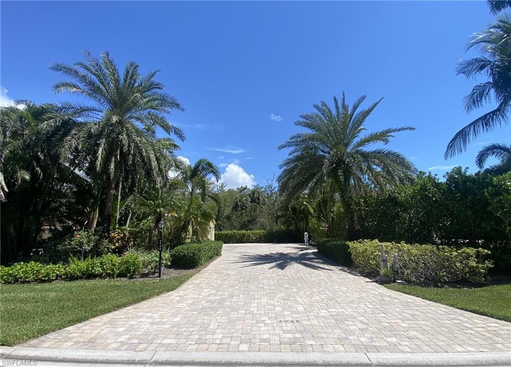 4948 Coach Ln, Naples, FL 34114-1