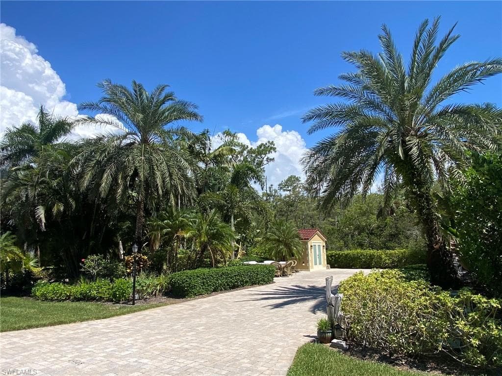 4948 Coach Ln, Naples, FL 34114-2