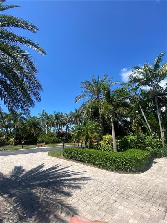 4948 Coach Ln, Naples, FL 34114-3
