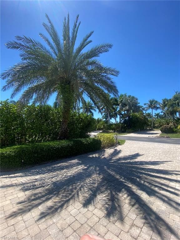 4948 Coach Ln, Naples, FL 34114-4