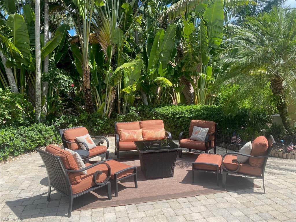 4948 Coach Ln, Naples, FL 34114-5
