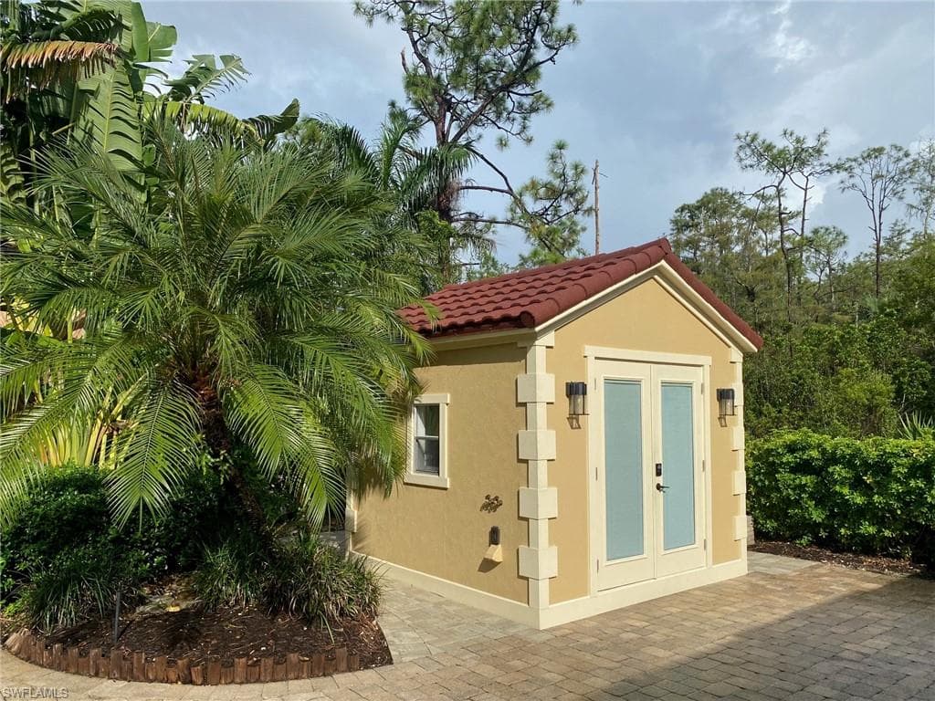 4948 Coach Ln, Naples, FL 34114-7