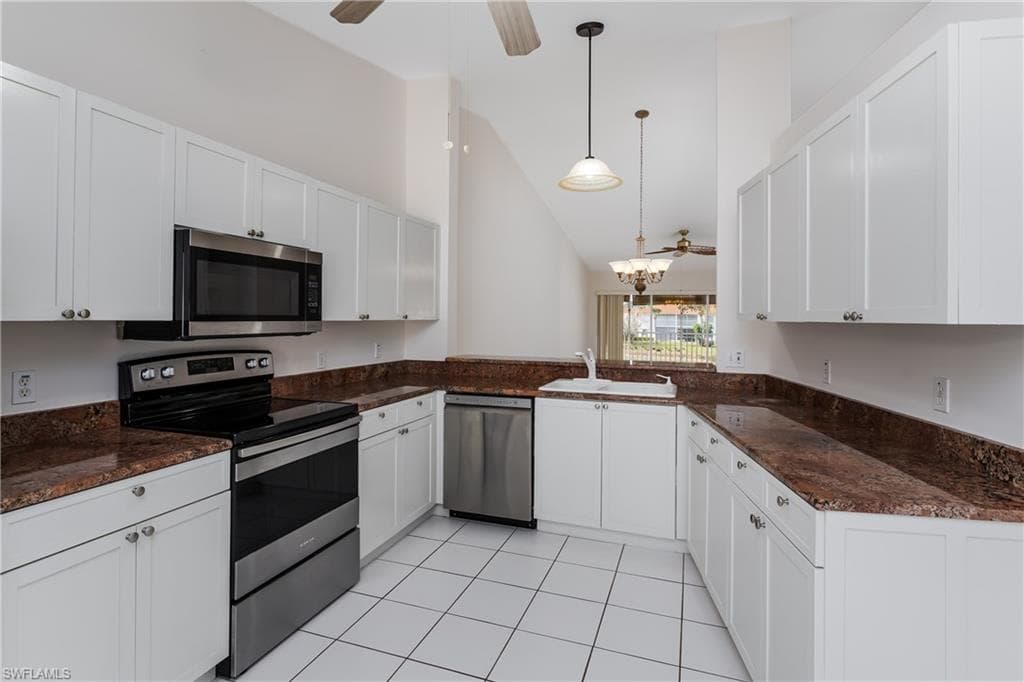 655 Luisa Ln 4, Naples, FL 34104-9