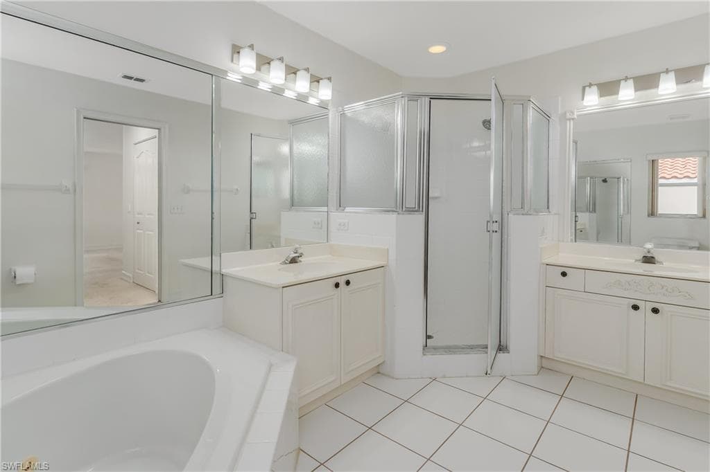655 Luisa Ln 4, Naples, FL 34104-18